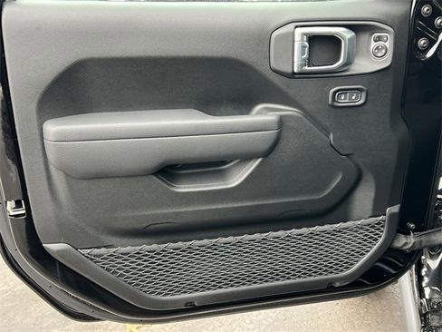 New 2026 Jeep Wrangler Unlimited Rubicon w/ Steel Bumper Group image 15