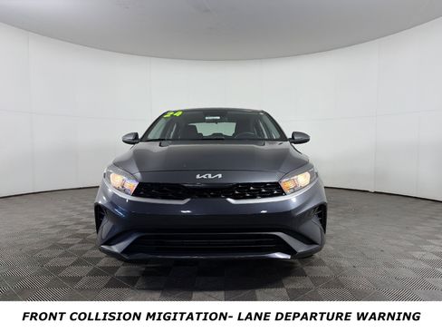 Used 2024 Kia Forte LXS w/ LXS Technology Package image 2