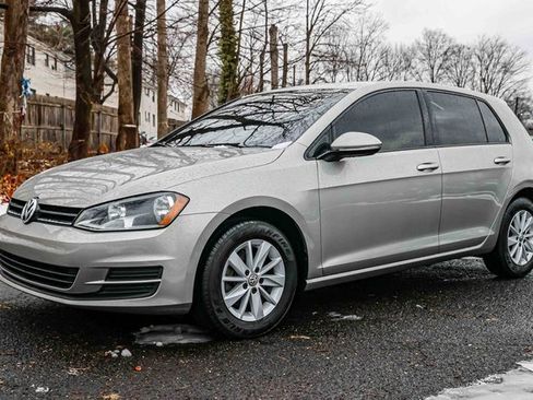 Used 2016 Volkswagen Golf SE image 3