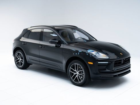 Certified 2026 Porsche Macan AWD/4WD image 7
