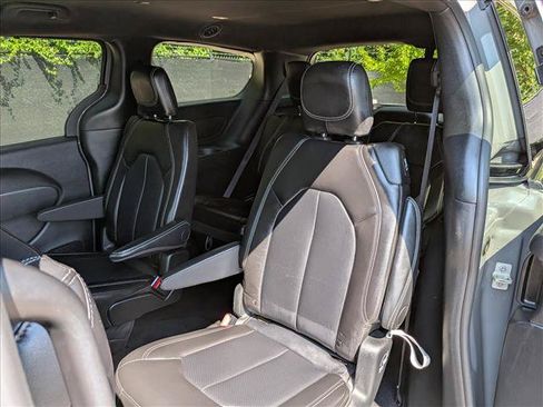 Used 2025 Chrysler Pacifica Select FWD image 26