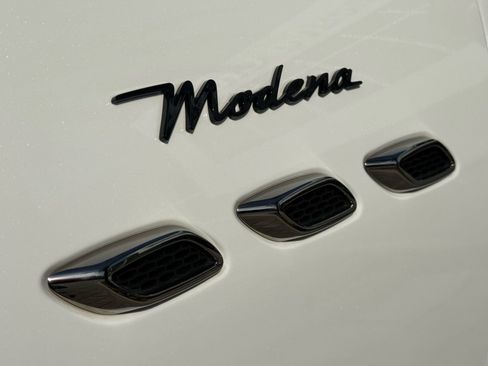 Certified 2022 Maserati Levante Modena image 19