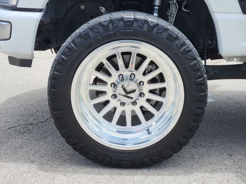 Used 2024 Ford F350 Platinum w/ Tremor Off-Road Package AWD/4WD image 10