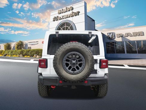 Used 2022 Jeep Wrangler Unlimited Rubicon w/ Xtreme Recon 35" Tire Package AWD/4WD image 4