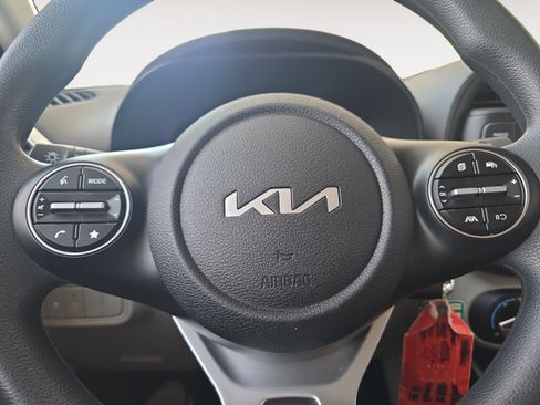 Certified 2025 Kia Soul LX w/ LX Technology Package FWD image 11
