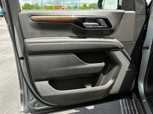 New 2026 Chevrolet Suburban High Country AWD/4WD image 3