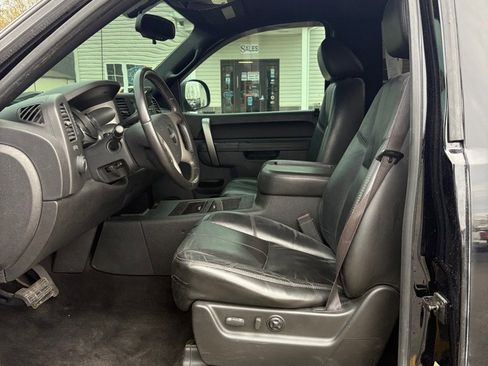 Used 2011 GMC Sierra 1500 SLE w/ SLE Preferred Package AWD/4WD image 9