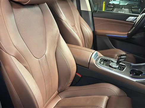 Used 2022 BMW X7 xDrive40i w/ Premium Package image 13
