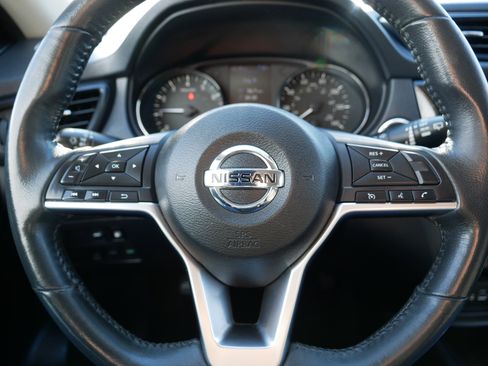 Used 2018 Nissan Rogue SV image 25