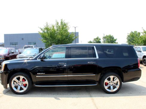 Used 2017 GMC Yukon XL Denali w/ Open Road Package image 3