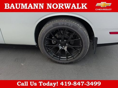 Used 2013 Dodge Challenger SXT RWD image 14