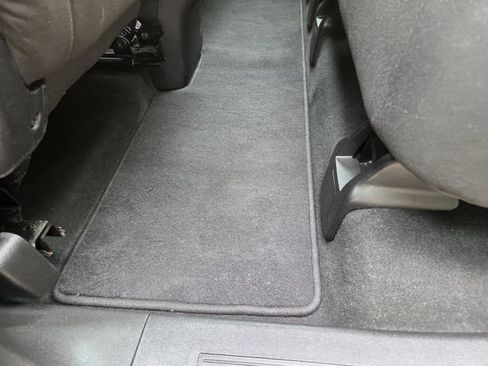 Used 2018 Chevrolet Equinox LS FWD image 33