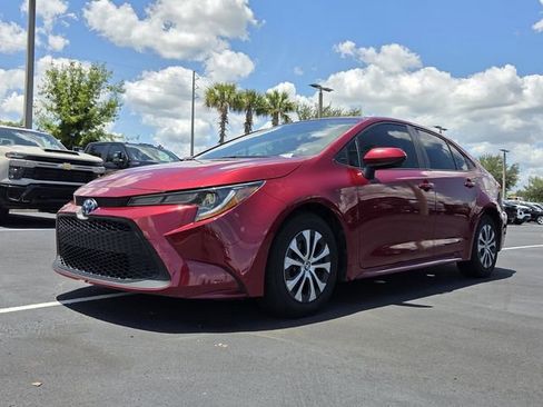 Used 2022 Toyota Corolla LE FWD image 2