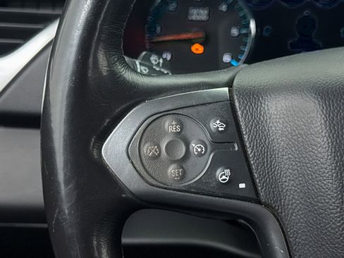 Used 2017 Chevrolet Suburban LT w/ Luxury Package image 32