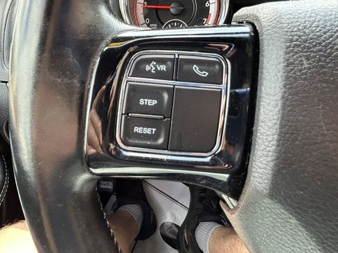 Used 2018 Dodge Grand Caravan SE FWD image 16