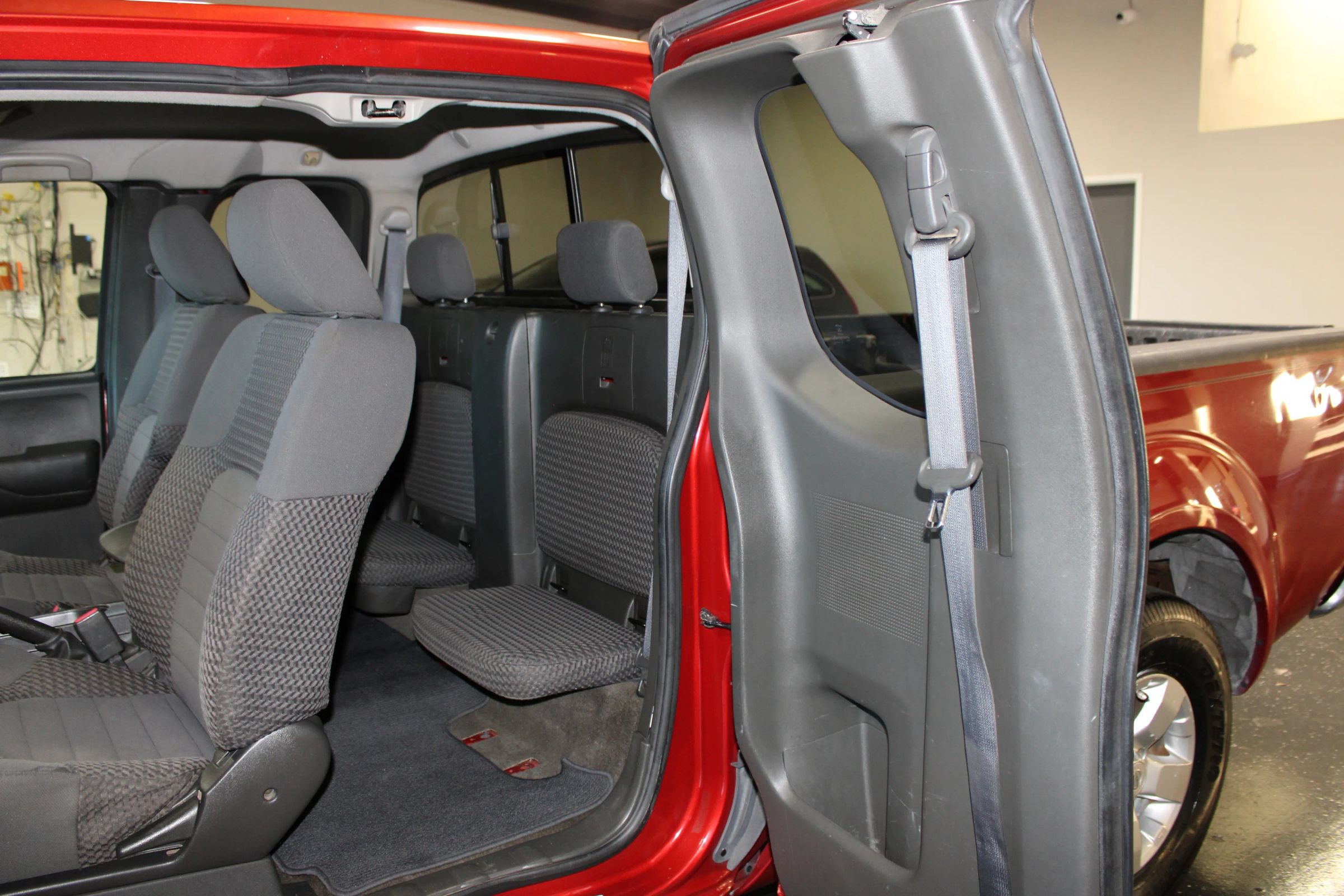 Used 2012 Nissan Frontier SV w/ SV Premium Utility Pkg RWD image 24