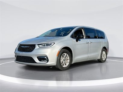 Used 2024 Chrysler Pacifica Touring-L