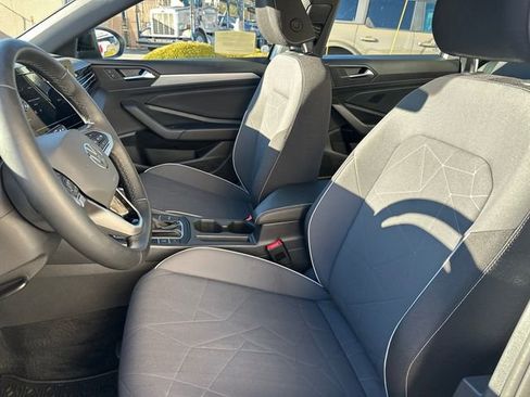 Used 2025 Volkswagen Jetta Sport image 32