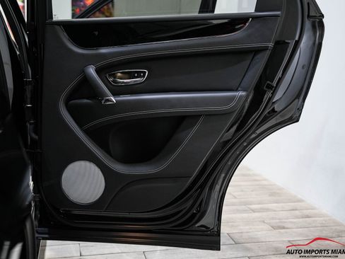 Used 2018 Bentley Bentayga image 55