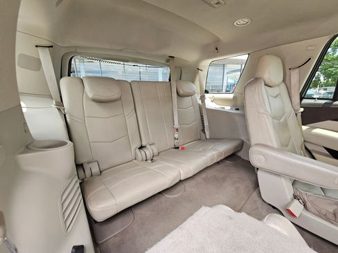 Used 2015 Cadillac Escalade Luxury AWD/4WD image 13