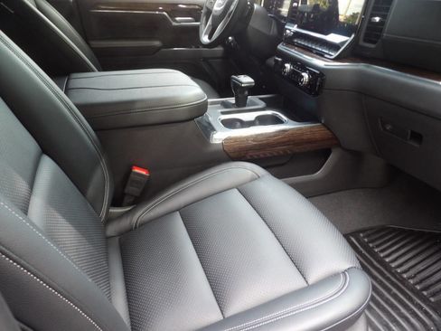 Used 2025 GMC Sierra 1500 Elevation image 29