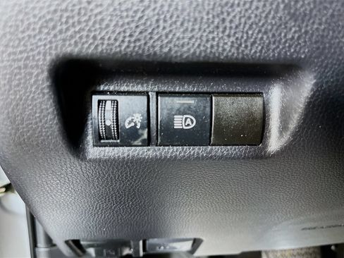 Used 2021 Toyota RAV4 LE FWD image 12