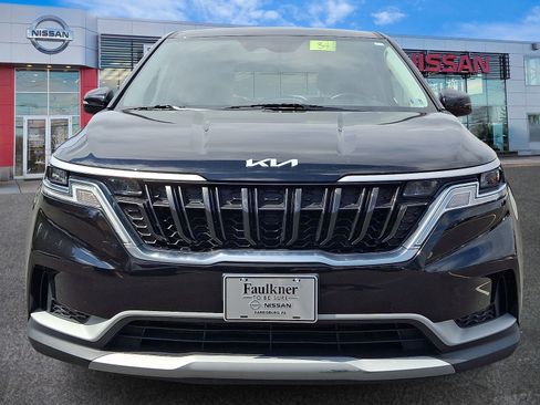 Used 2022 Kia Carnival LX FWD image 2