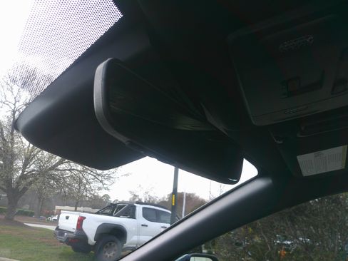 Used 2025 Toyota Camry SE w/ Convenience Package image 33