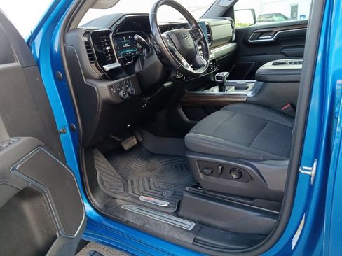 Used 2022 Chevrolet Silverado 1500 RST AWD/4WD image 29