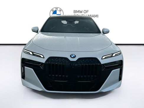 Used 2023 BMW 740i w/ Parking Assistance Package RWD image 2