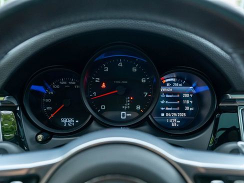 Used 2018 Porsche Macan Sport Edition AWD/4WD image 26