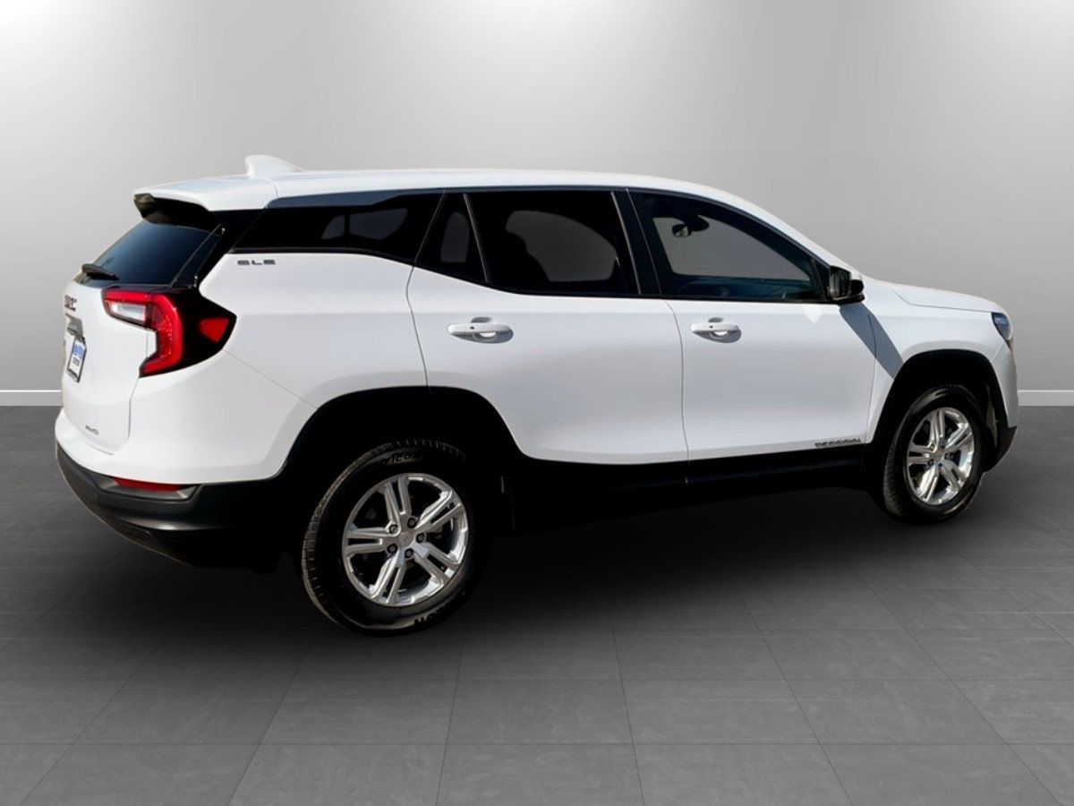 Used 2024 GMC Terrain SLE AWD/4WD image 7