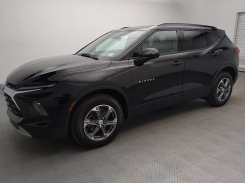 Used 2024 Chevrolet Blazer LT w/ Convenience Package FWD image 2