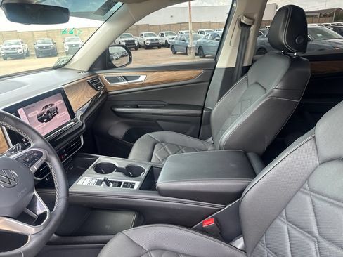 Used 2024 Volkswagen Atlas SE FWD image 42