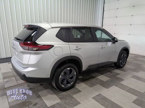 Used 2025 Nissan Rogue SV image 4