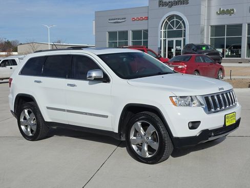 Used 2013 Jeep Grand Cherokee Limited w/ Luxury Group II image 3