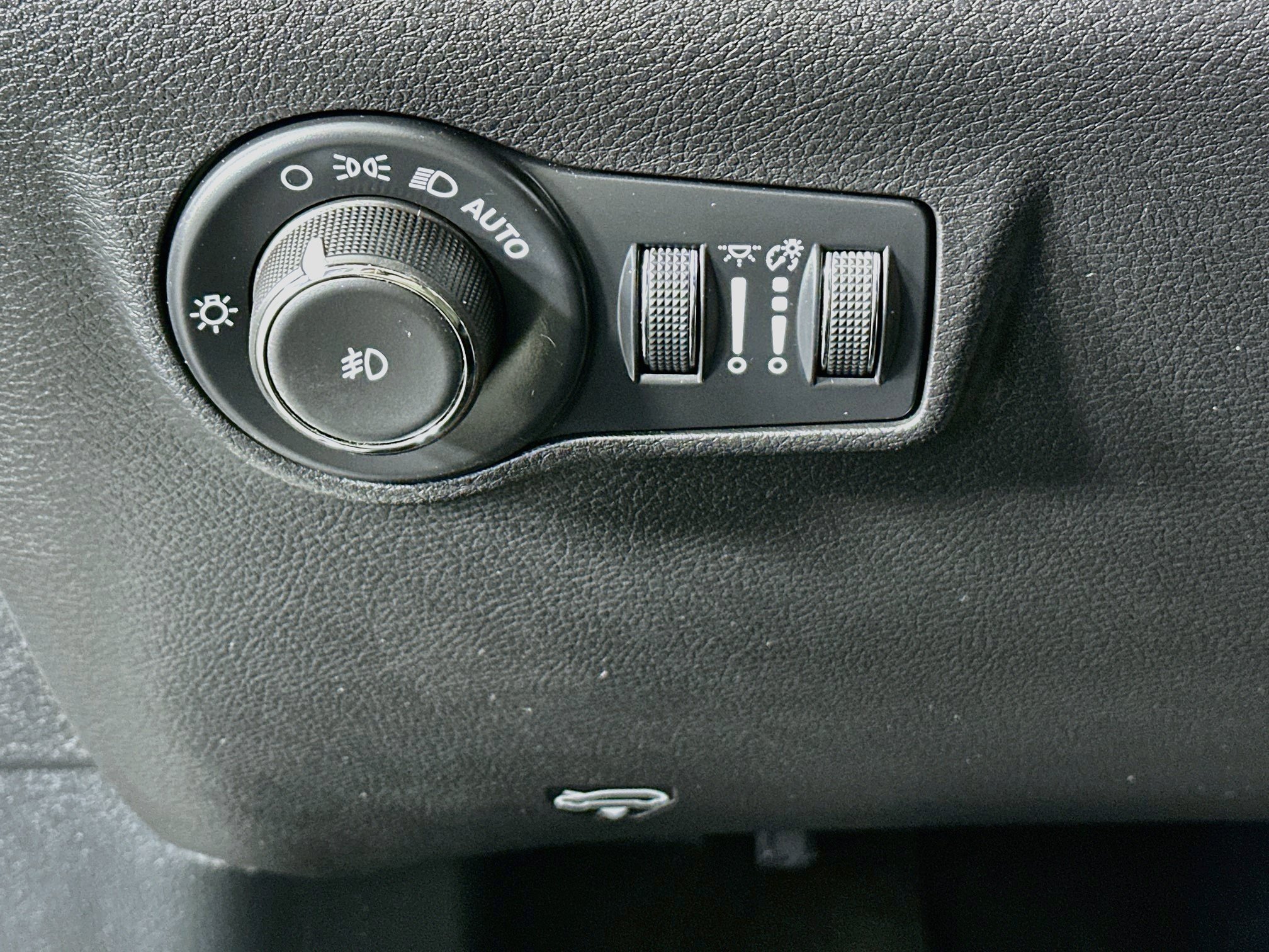Used 2025 Jeep Compass Limited AWD/4WD image 17