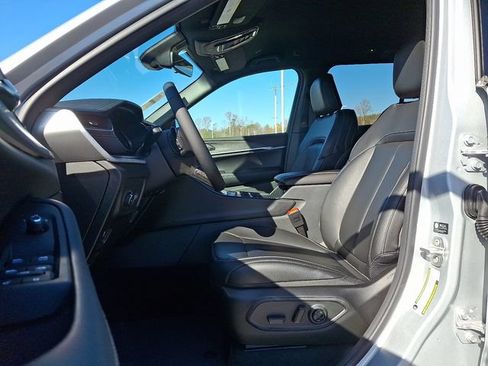 Used 2025 Jeep Grand Cherokee Limited w/ Black Appearance Package AWD/4WD image 6