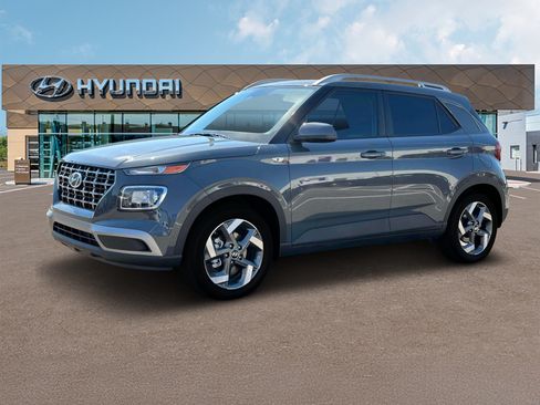 Used 2025 Hyundai Venue SEL FWD image 2