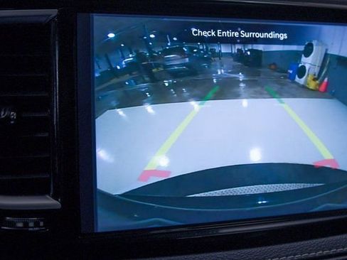 Used 2024 Chrysler Pacifica Limited image 18