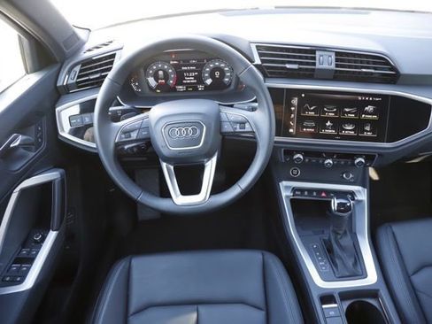 Used 2025 Audi Q3 2.0T Premium image 18