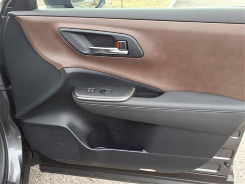 Used 2023 Toyota Crown Limited image 20