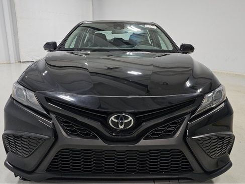 Used 2024 Toyota Camry SE image 1