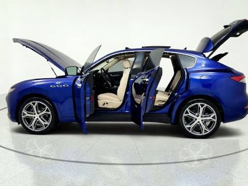 Used 2023 Maserati Levante GT AWD/4WD image 15
