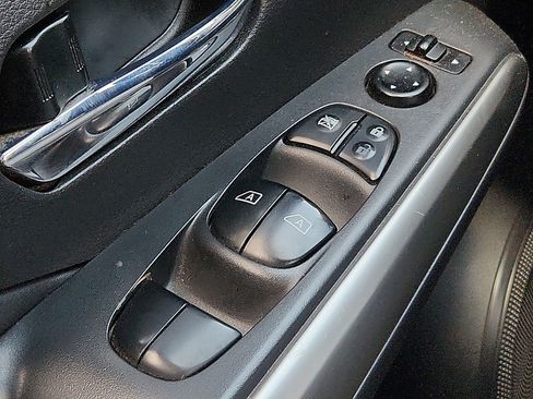 Used 2020 Nissan Kicks SR w/ SR Premium Package FWD image 14