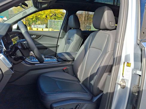 Certified 2025 Audi Q7 2.0T Premium w/ Convenience Plus Package image 11