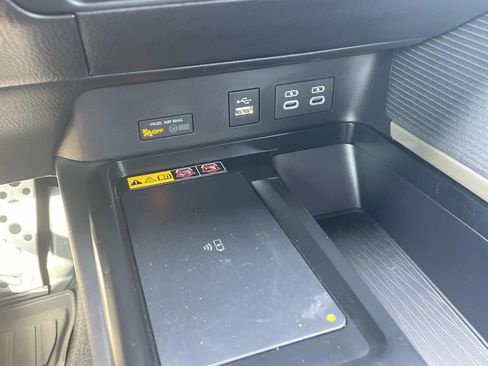 Used 2025 Toyota Camry SE FWD image 29