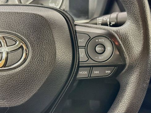 Used 2020 Toyota Corolla LE FWD image 17