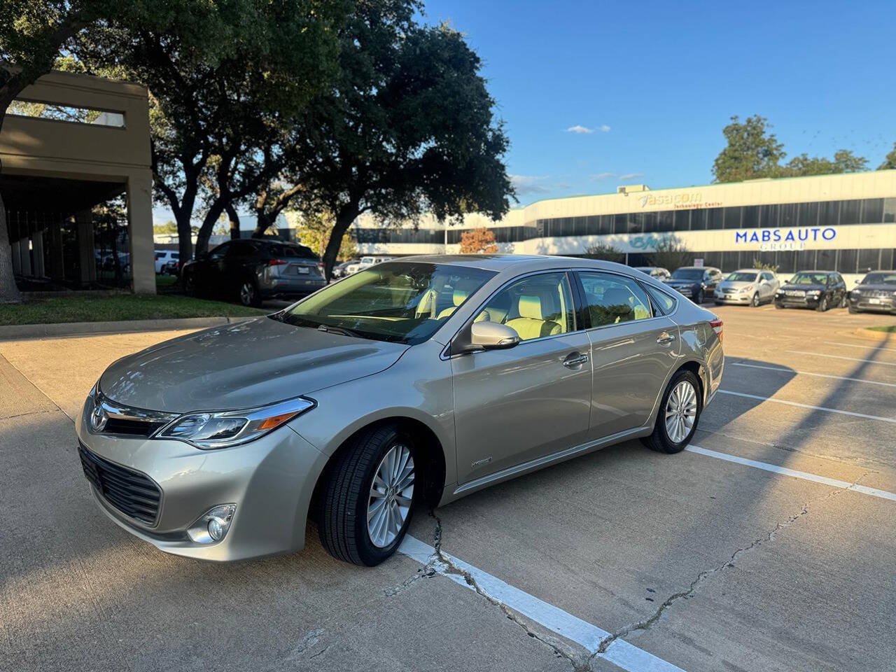 Used 2014 Toyota Avalon XLE Touring FWD image 2