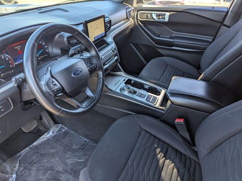 Used 2020 Ford Explorer XLT image 12